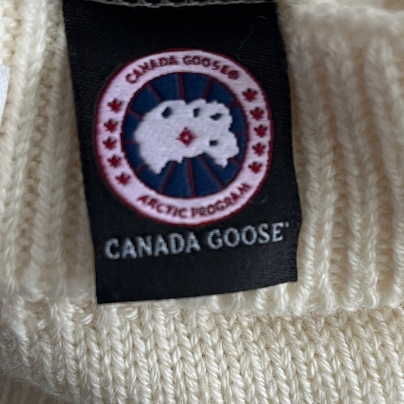 Canada Goose Merino Wool Winter Toque Ivory Cable Knit Beanie Pom-Pom Child Hat. - Picture 7 of 9